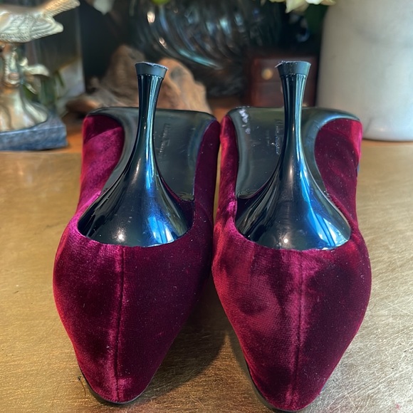 RARE! Salvatore Ferragamo Lace-Up Crushed Velvet Pumps - Picture 16 of 16